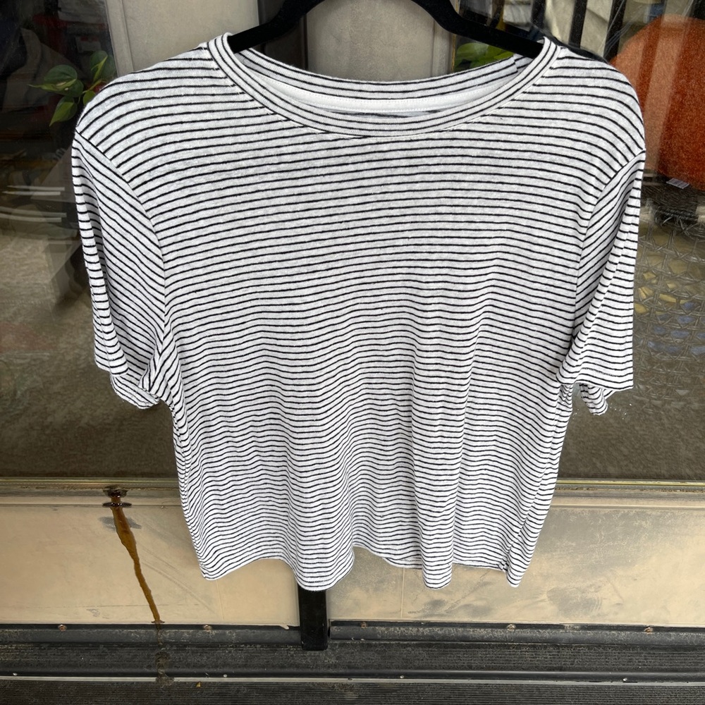 TEE white and black